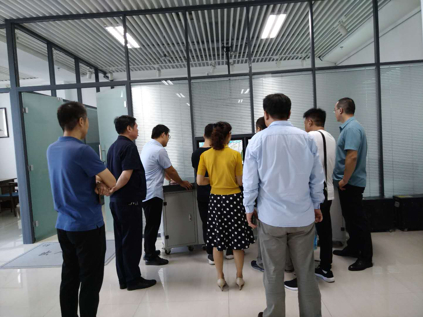 熱烈歡迎各位領(lǐng)導(dǎo)蒞臨本公司觀摩指導(dǎo)工作！